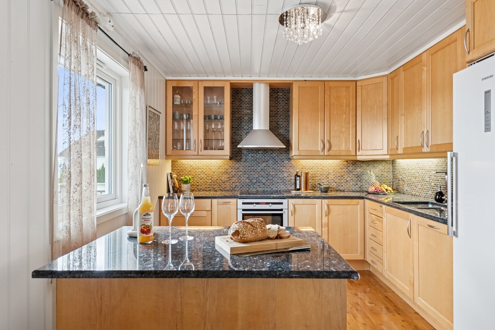 Kjøkkenet ble pusset opp i 2005, samtidig med stuen Galleribilde