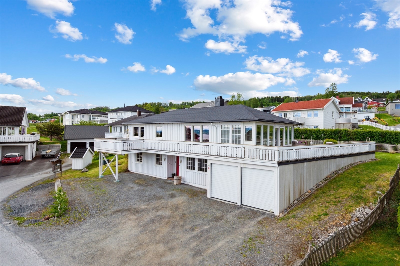 Kvennhusvegen 22 presenteres av DNB Eiendom ved Mary-Elise Olsen. Galleribilde