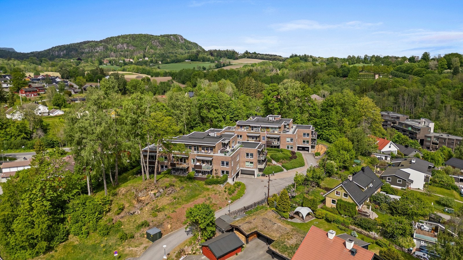 Asker byr på et moderne handelssentrum med spennende arkitektur, gågater og hyggelige butikkområder. Her finner du også et blomstrende kunst-, kultur- og uteliv. Galleribilde