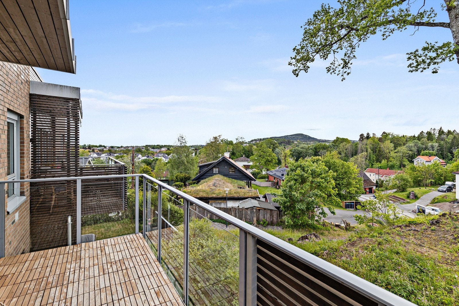 Fra stuen kommer man ut på balkongen. Galleribilde