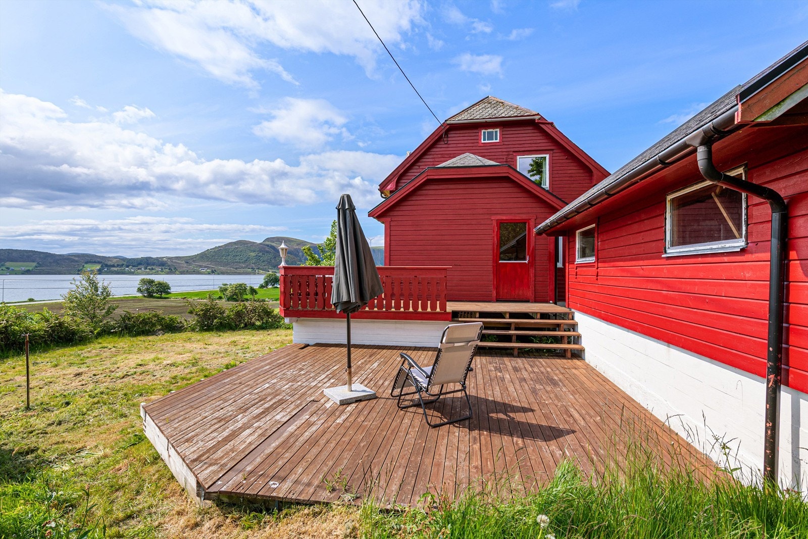 Uteplass ved garasjevegg Galleribilde