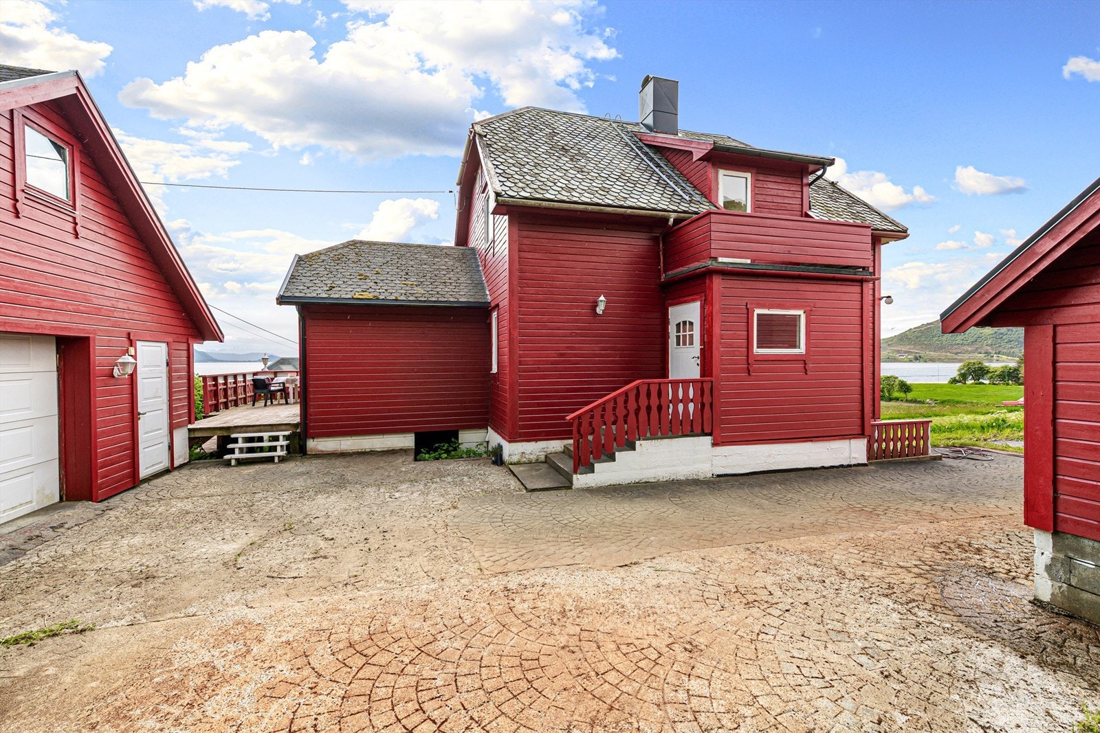 Fasade og gårdsplass Galleribilde