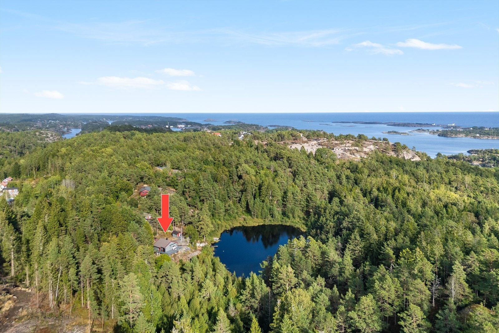 Dronebilde over eiendommen Galleribilde