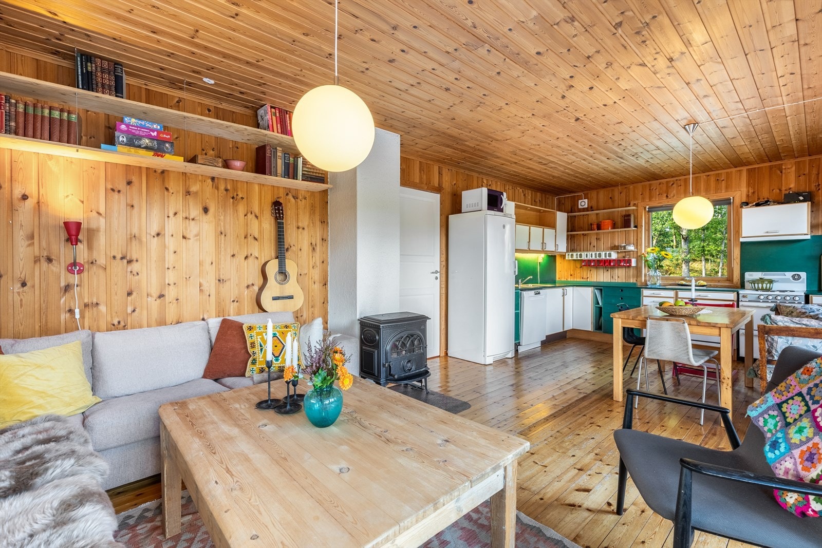 Stue/kjøkken i praktisk åpen løsning Galleribilde