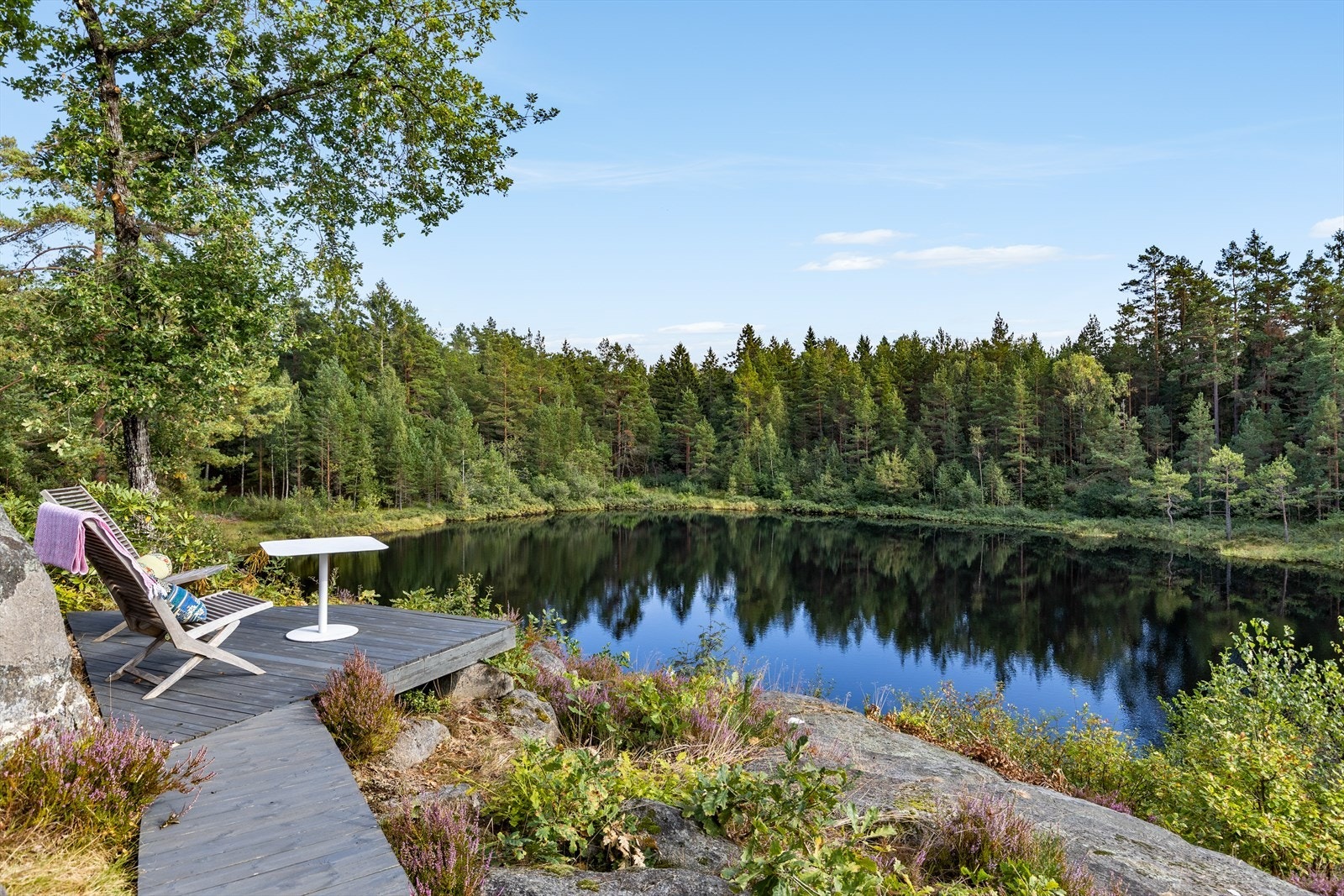 Koselig liten platting med idyllisk utsikt Galleribilde