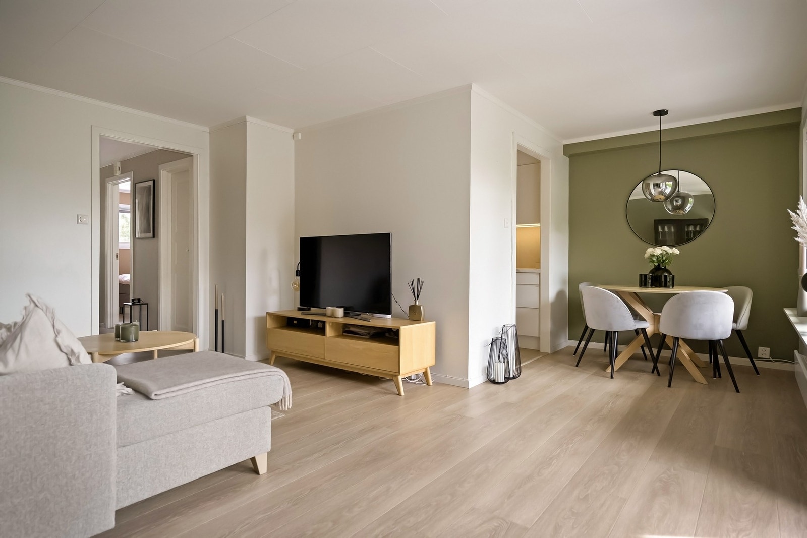 Endeleiligheten ligger fint og skjermet til i første etasje på rolige og populære Opsund. Galleribilde