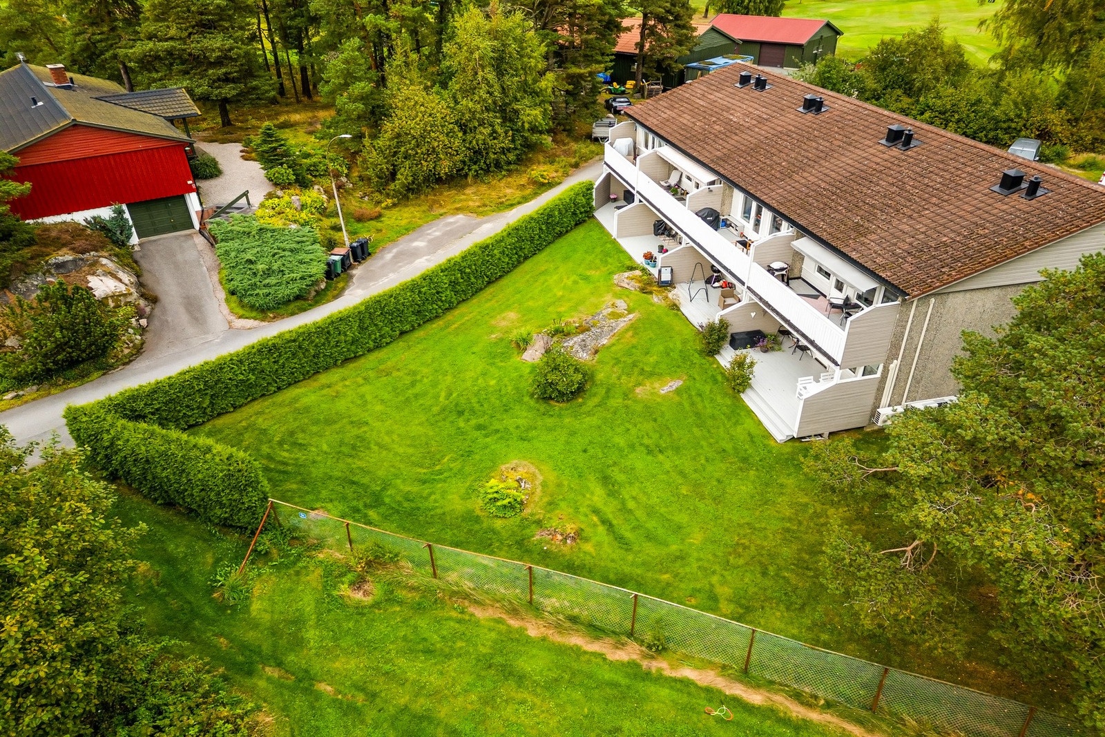 Skjermet opparbeidet uteområde. Galleribilde