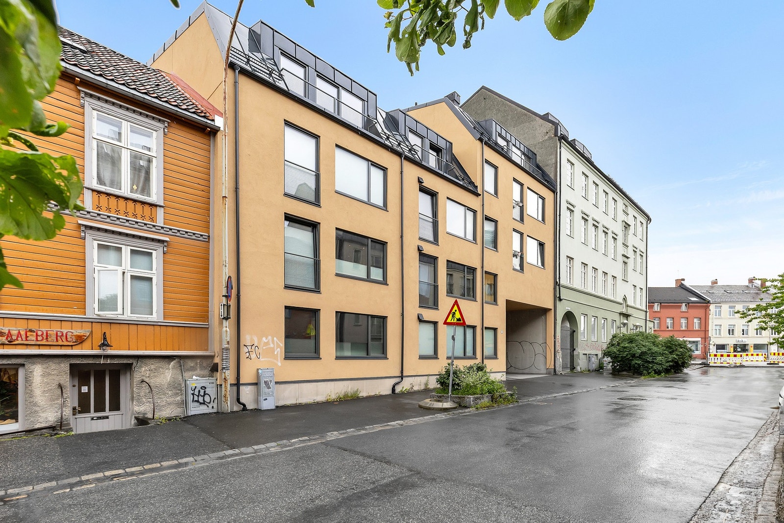 Som eier av Fjæregata 1 vil du bli en del av Sameiet Fjæregata 1. Sameiet består av 10 boligseksjoner fordelt på 5. etasjer. Galleribilde