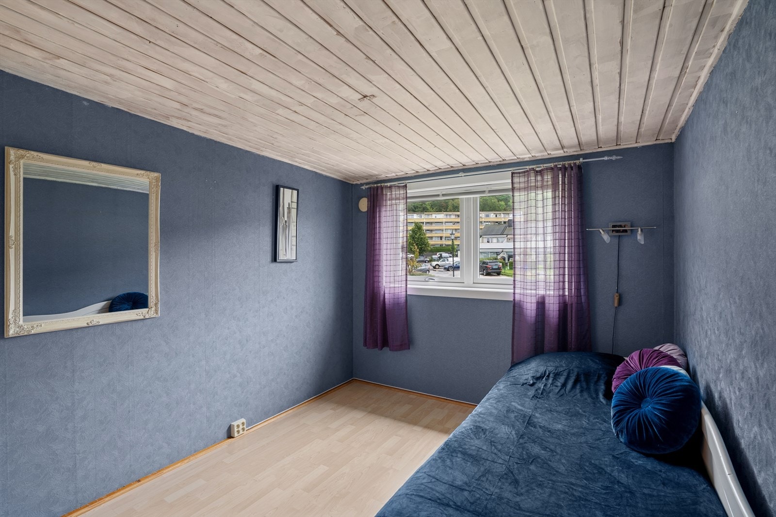 De to øvrige rommene er noe mindre, men har en praktisk utforming og kan enkelt tilpasses ulike behov, som barnerom, gjesterom eller kontor. Galleribilde