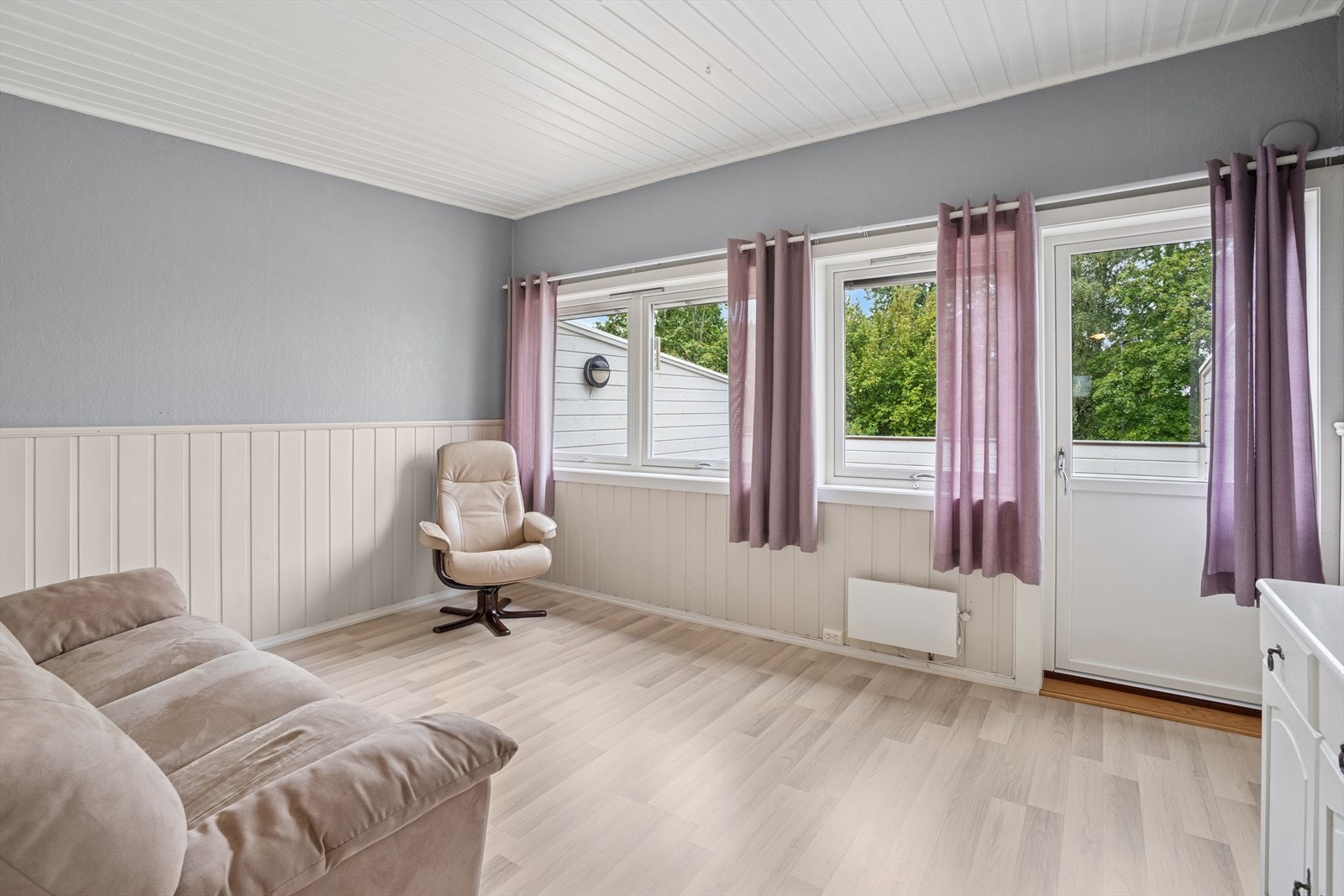 Fra hovedsoverommet har du direkte tilgang til leilighetens balkong. Galleribilde