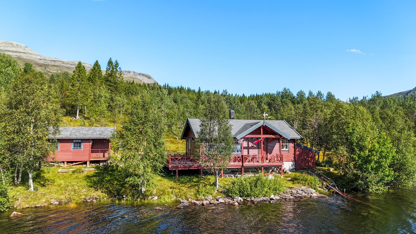 Velkommen til Nysætra - en fritidsbolig beliggende helt i vannkanten av Nysætervatnet. Galleribilde