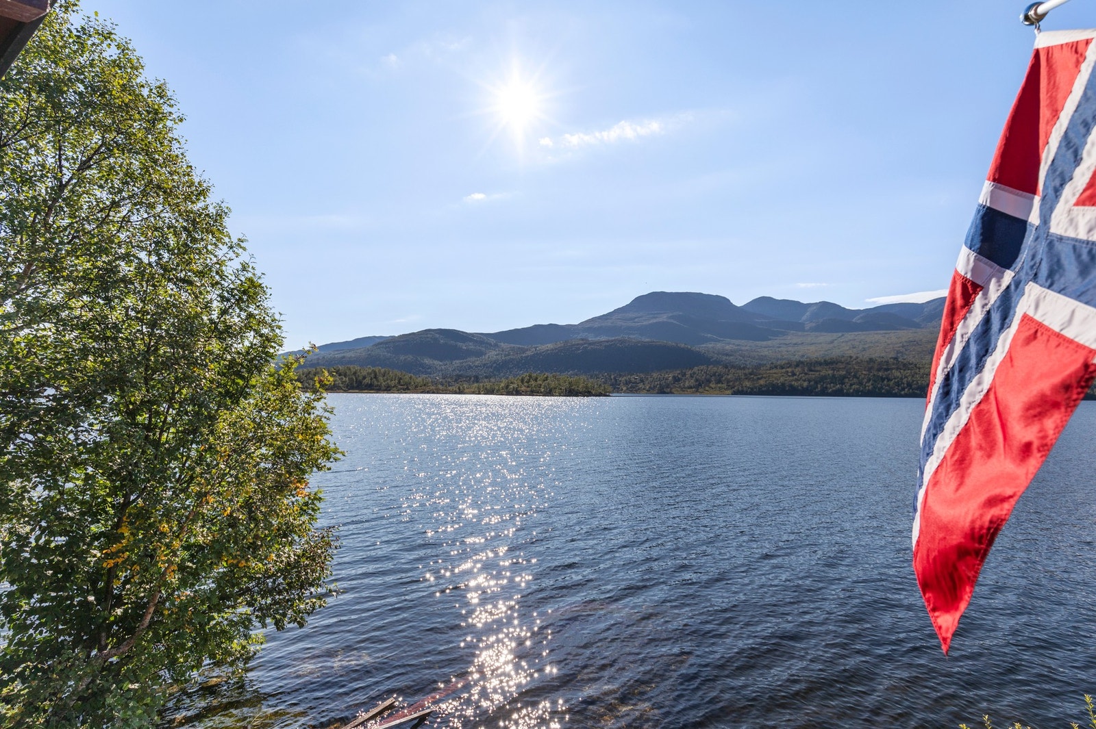 Nydelig utsikt utover Nysætervatnet. Galleribilde