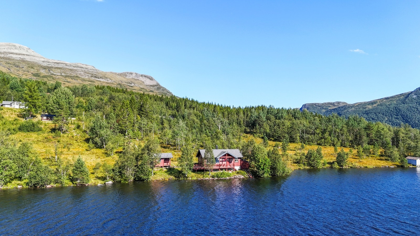 Her ligger du helt skjermet med vannet som nærmeste nabo. Galleribilde