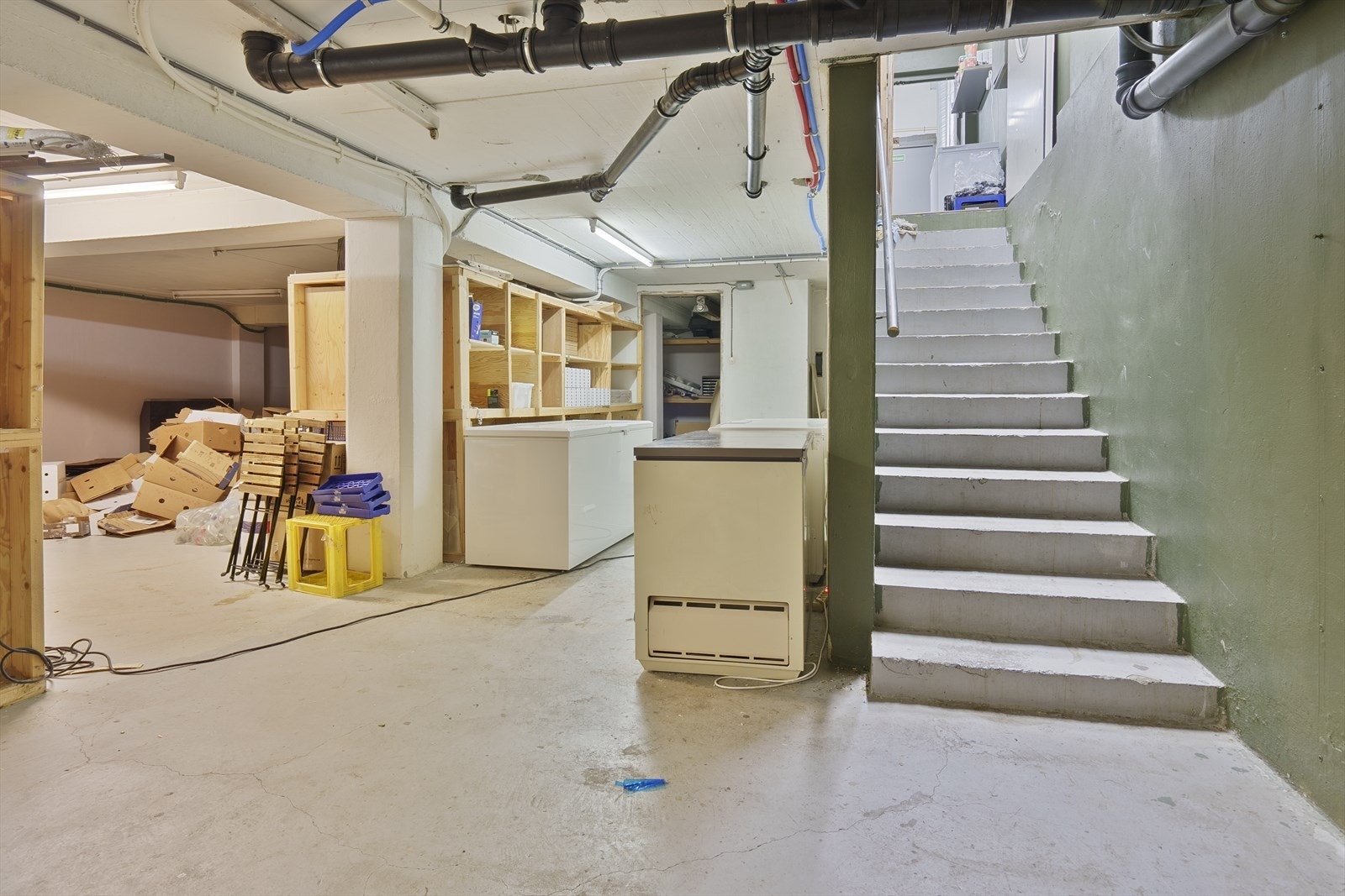 Kjeller som blir leid ut sammen med næringslokale i 1.etasje Galleribilde