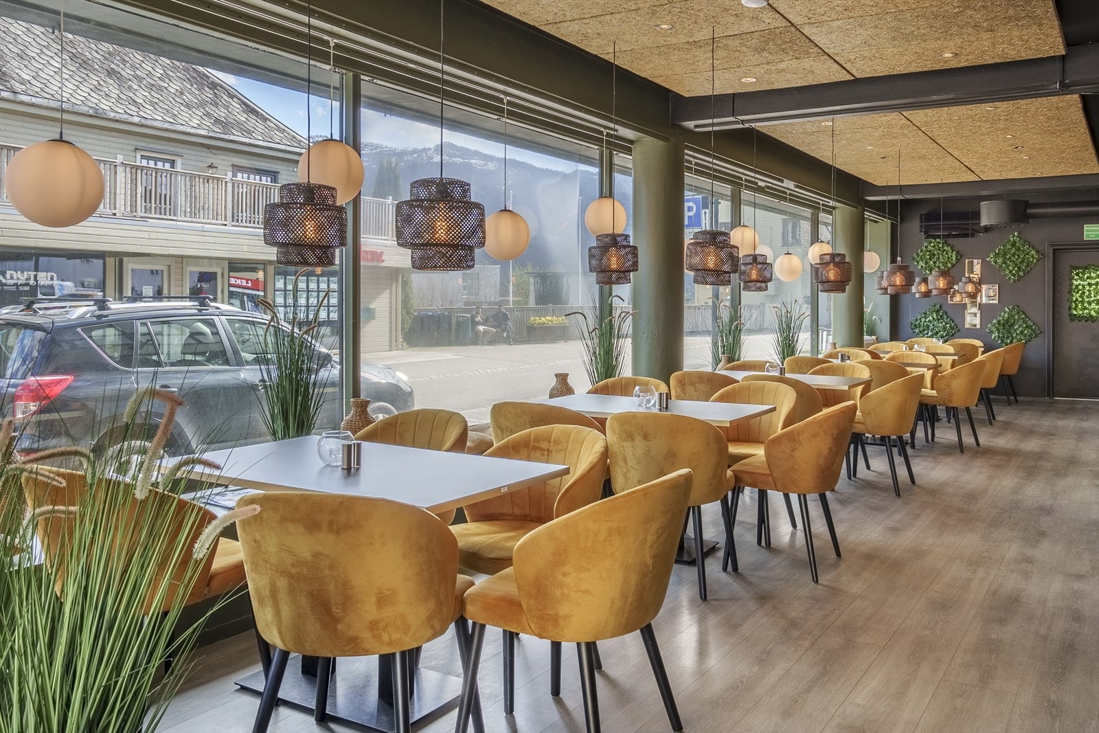 God eksponering fra de store vindusflatene Galleribilde