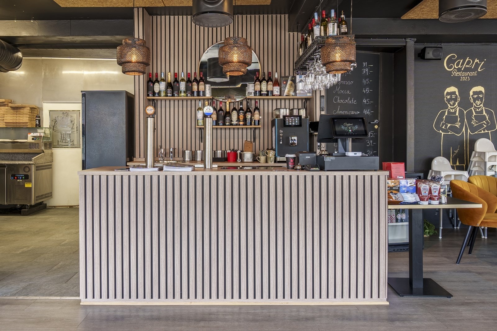 Resturantet har gjennomgått en modernisering, der det nå ser veldig moderne og oppføltene ut Galleribilde