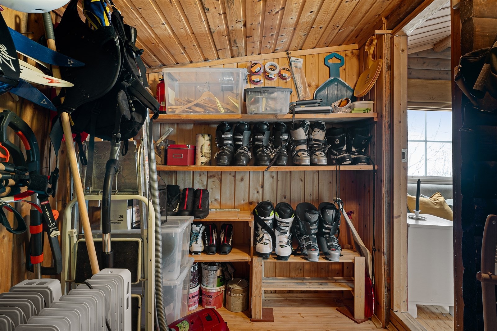 Praktisk bod med gode plass til oppbevaring Galleribilde