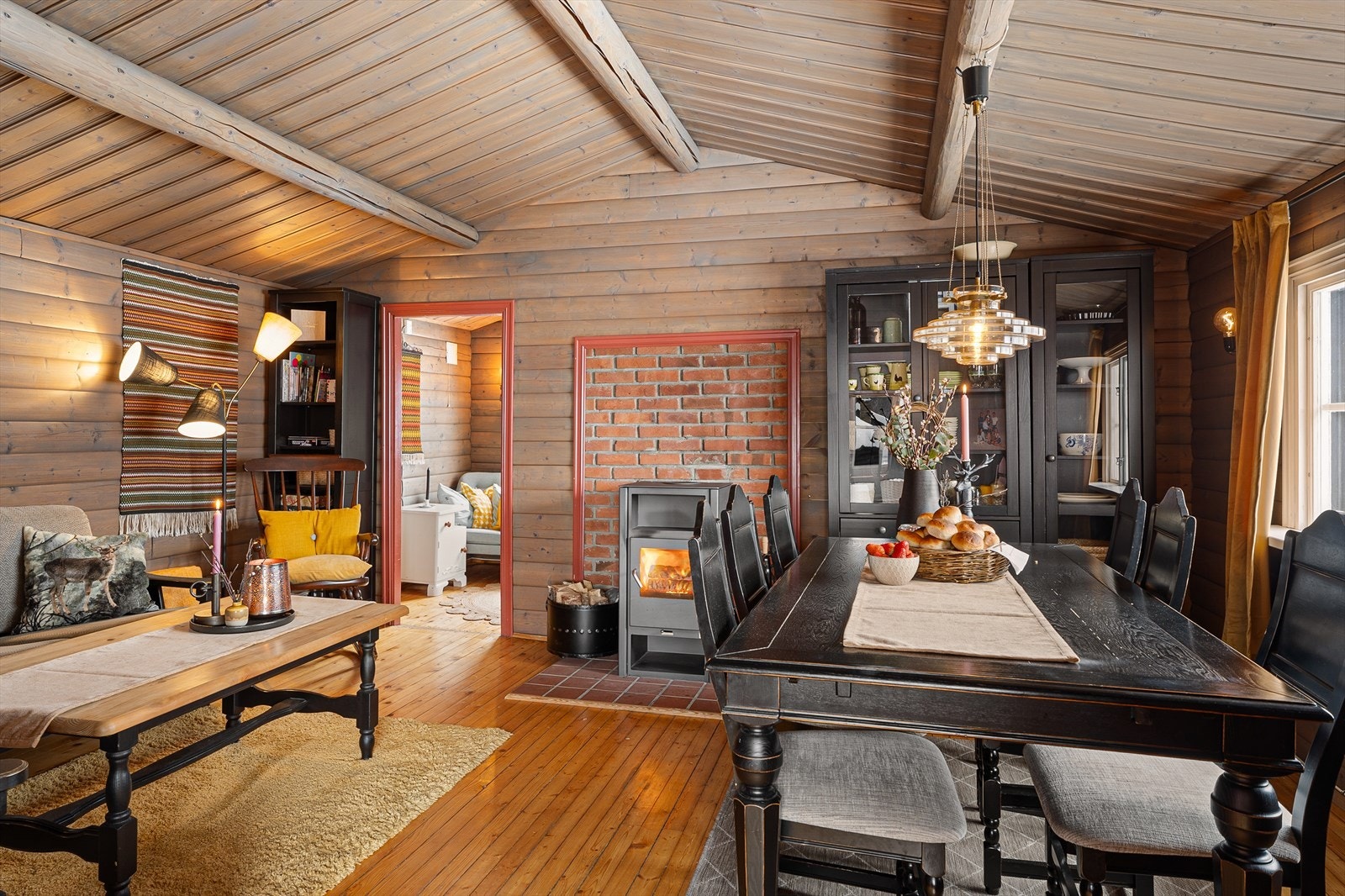 Velkommen til Haukelivegen 4408 - Hytten er flott innredet med flotte material- og fargevalg Galleribilde