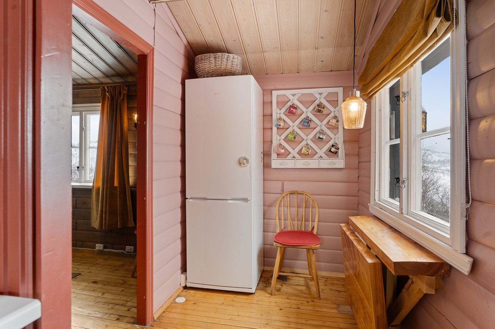 Plass til spisebord på kjøkkenet Galleribilde