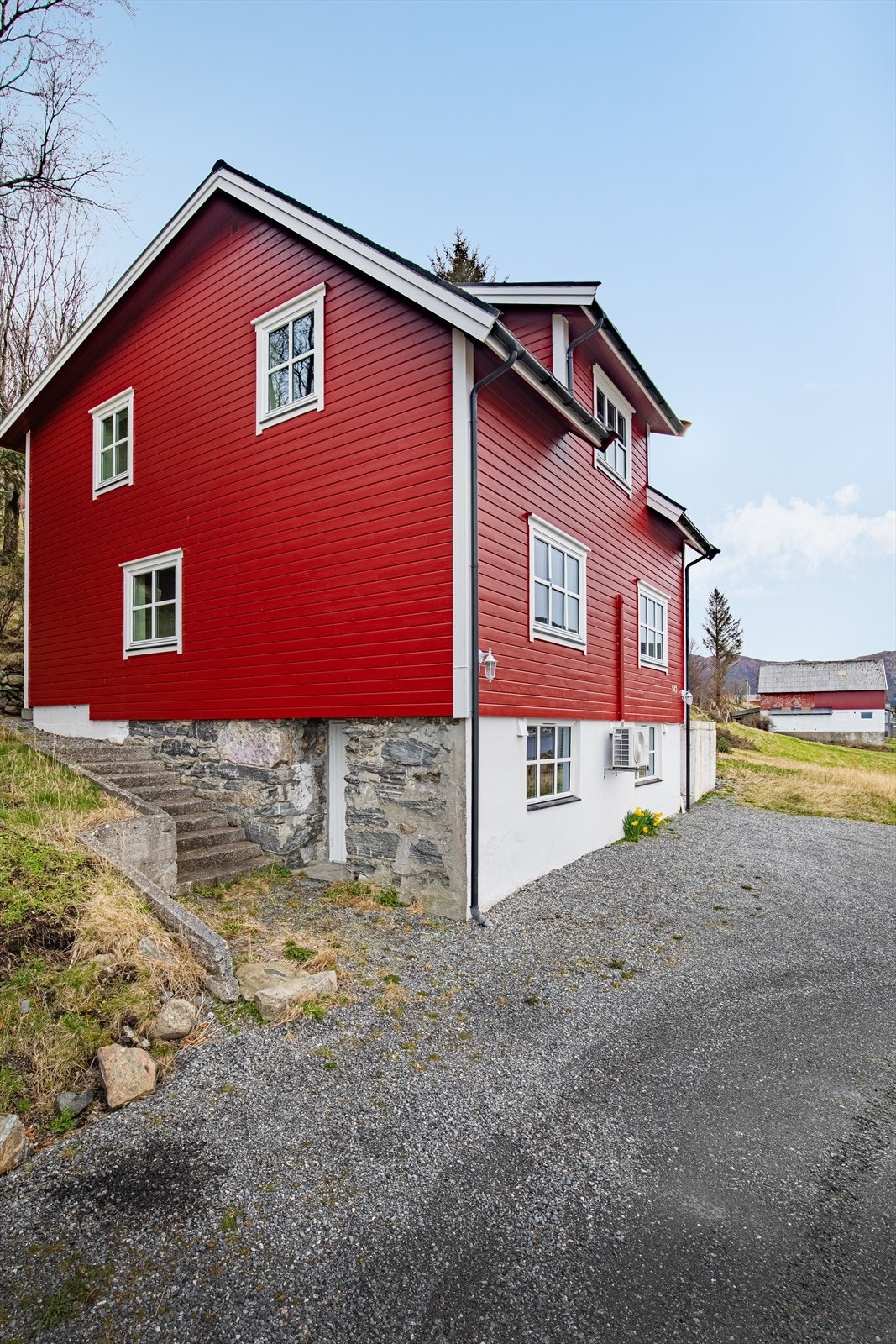 Flott enebolig, huset ble malt med 2 strøk i 2021 Galleribilde