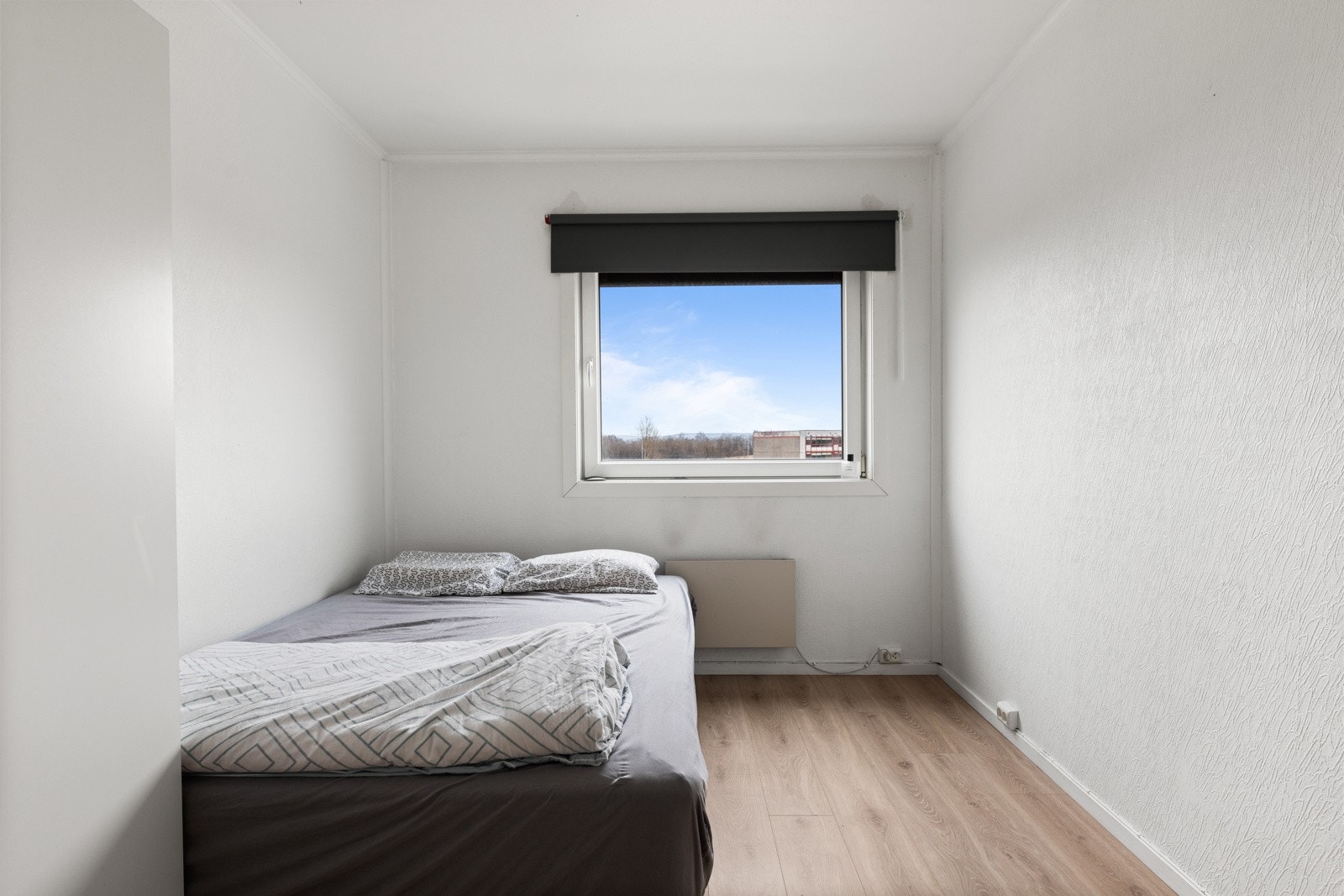 Soverom 2 og 3 byr på samme stil som hovedsoverommet. Her kan innrede med enten enkeltseng og eller dobbeltseng, skrivebord, nattbord eller annet. Galleribilde