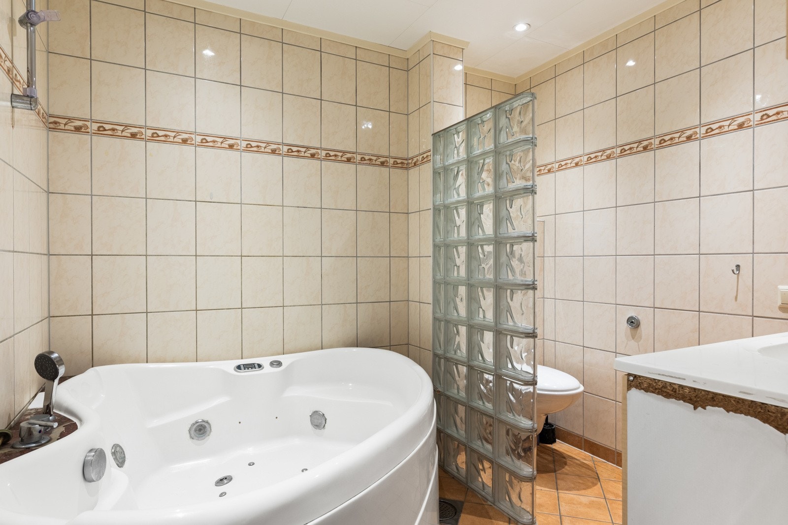 Snart historie: Nåværende bad før totalrenovering. Galleribilde