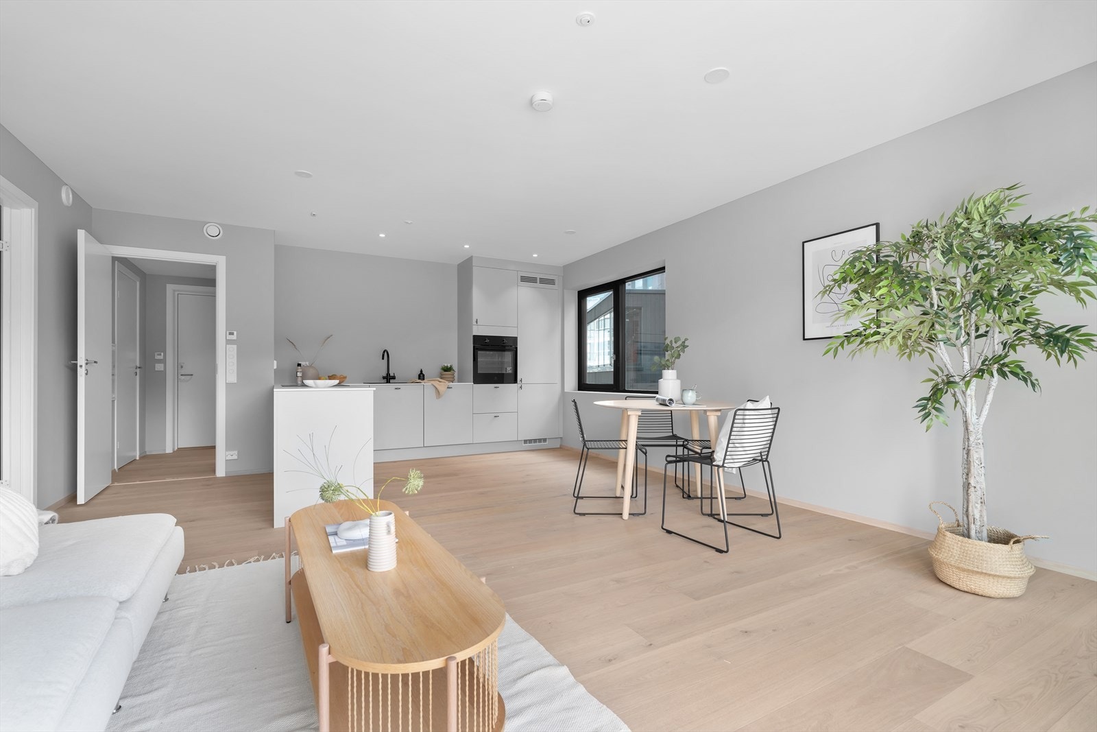 Lys og moderne stue/kjøkken Galleribilde