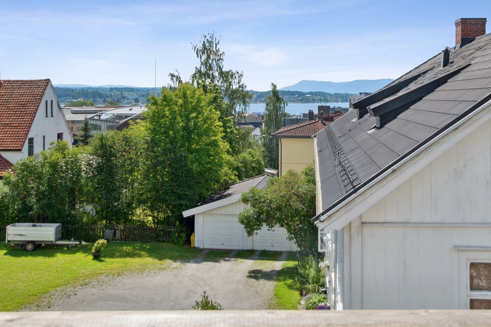 Fra balkongen kan man også se Mjøsa. Galleribilde