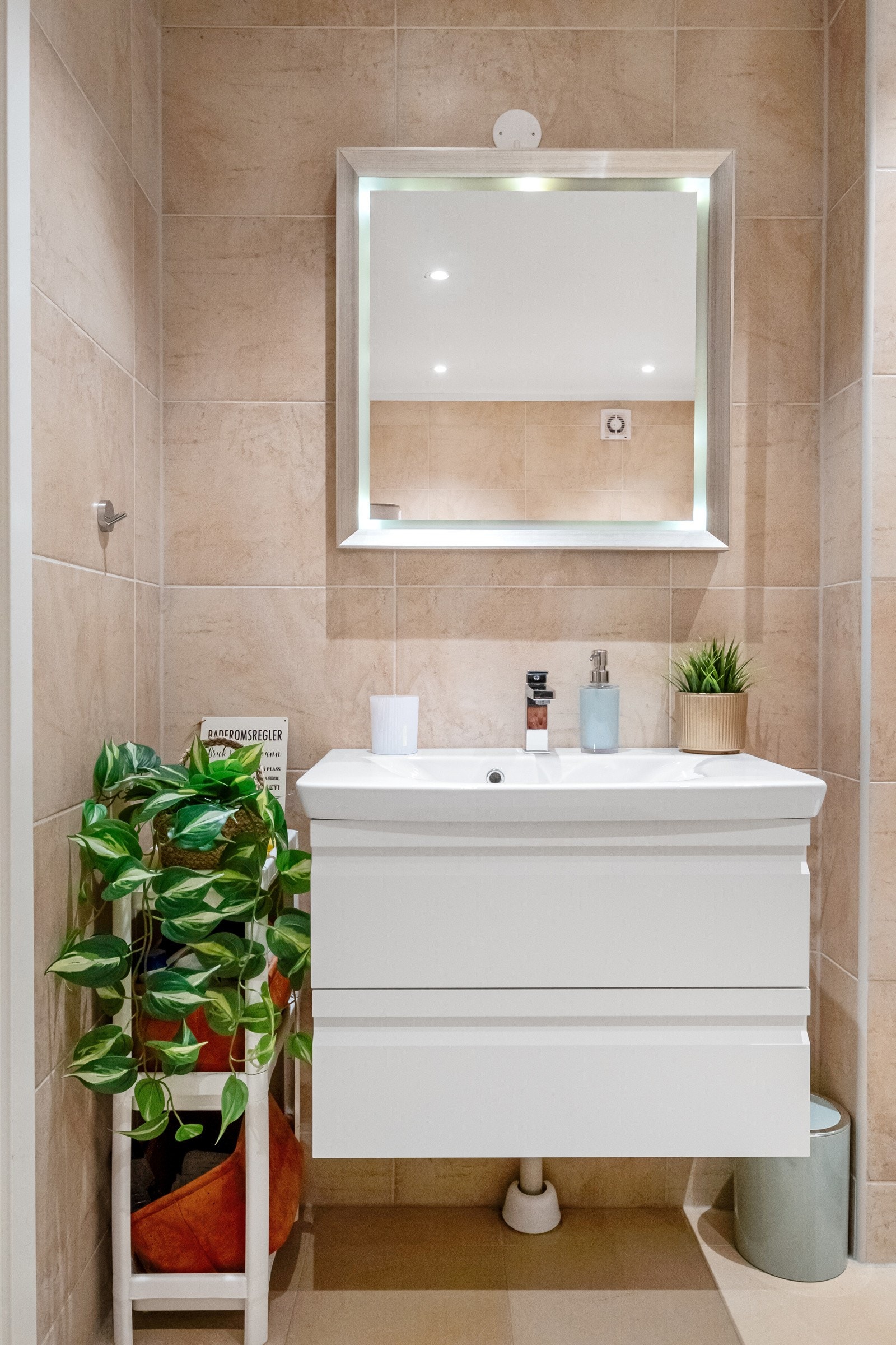 Tidløse fargetoner og praktisk innredning. Galleribilde