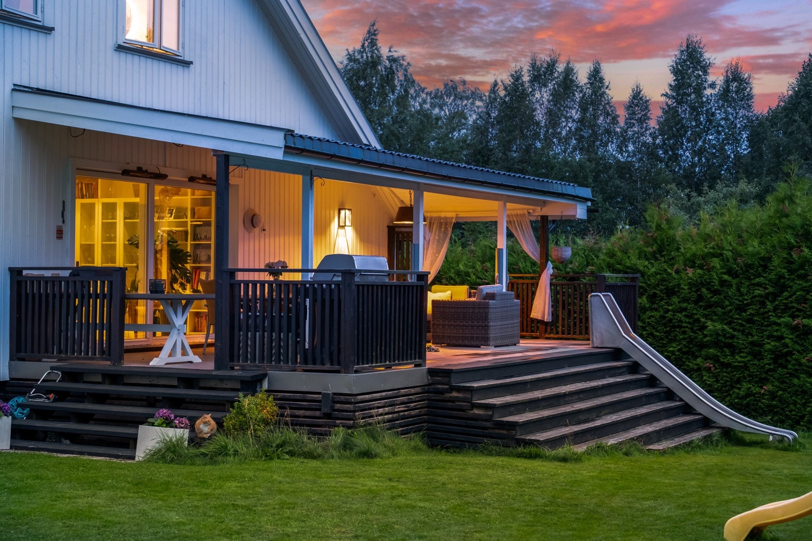 Her får du flotte uteområder for store sittegrupper og plen. Galleribilde