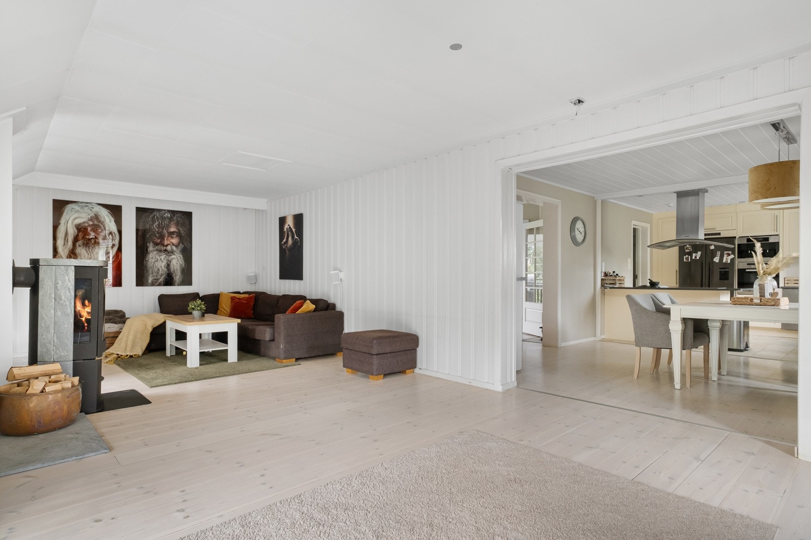 Mye plass til flere sittegrupper. Galleribilde