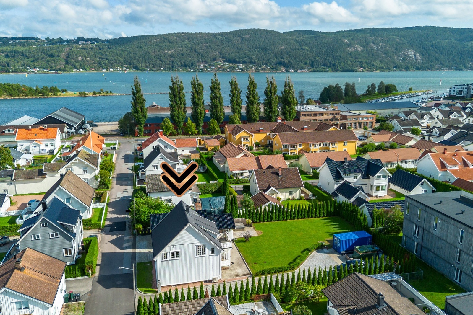 Boligen ligger i et rolig, og samtidig sentralt område. Galleribilde