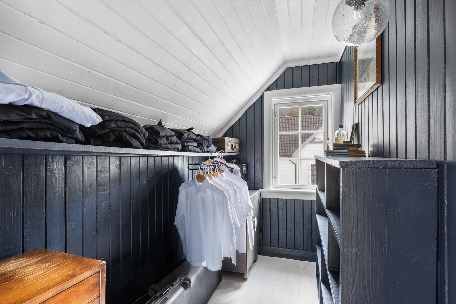 Walkincloset med masse lagringsplass Galleribilde