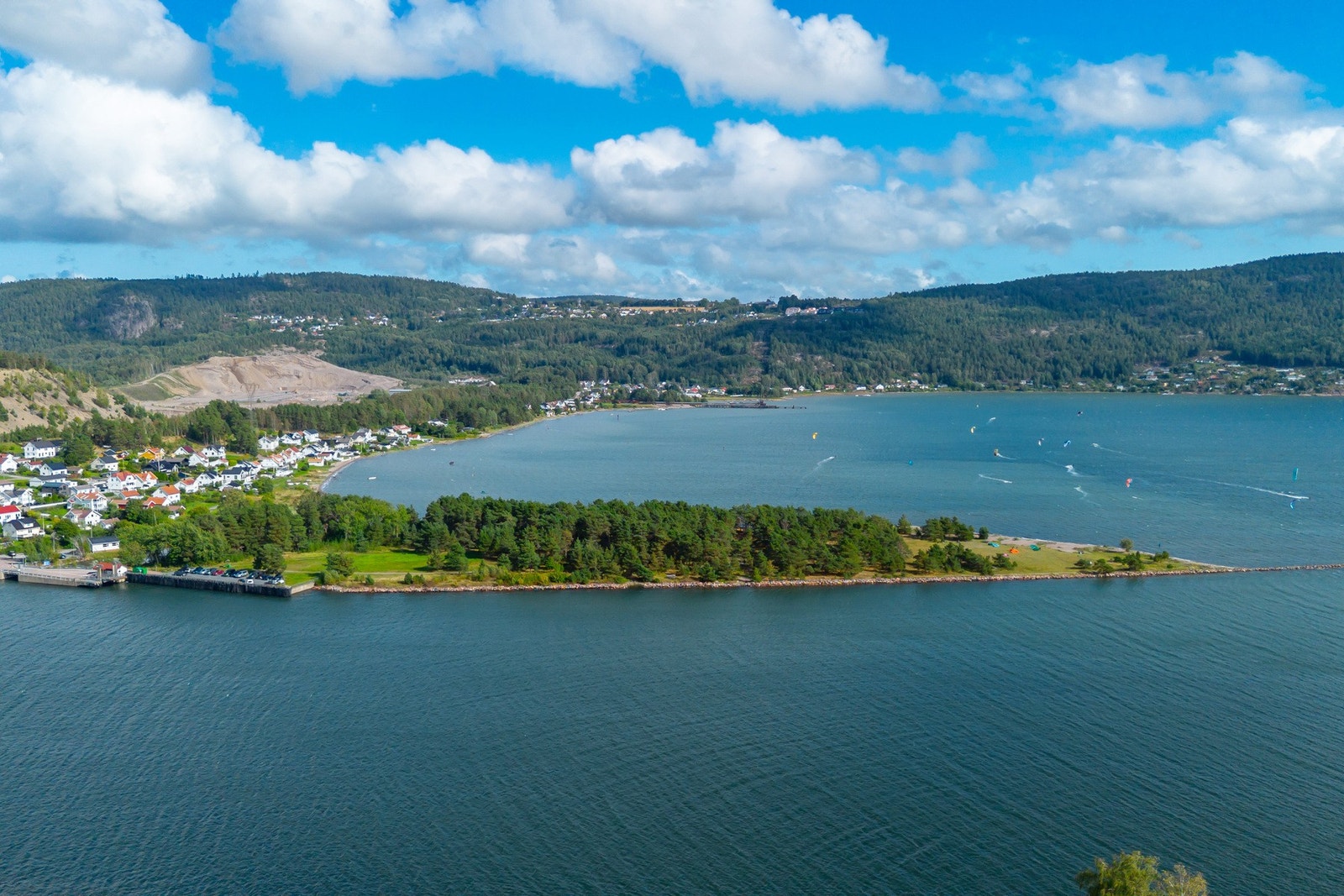 Svelvik er en liten kystby i Drammen kommune. Galleribilde