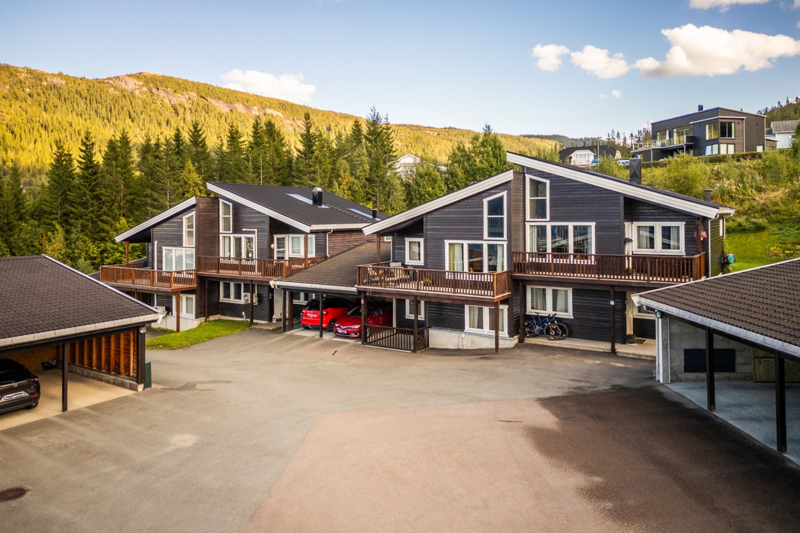 Her bor du i rolige omgivelser med flotte turmuligheter rett utenfor døren Galleribilde