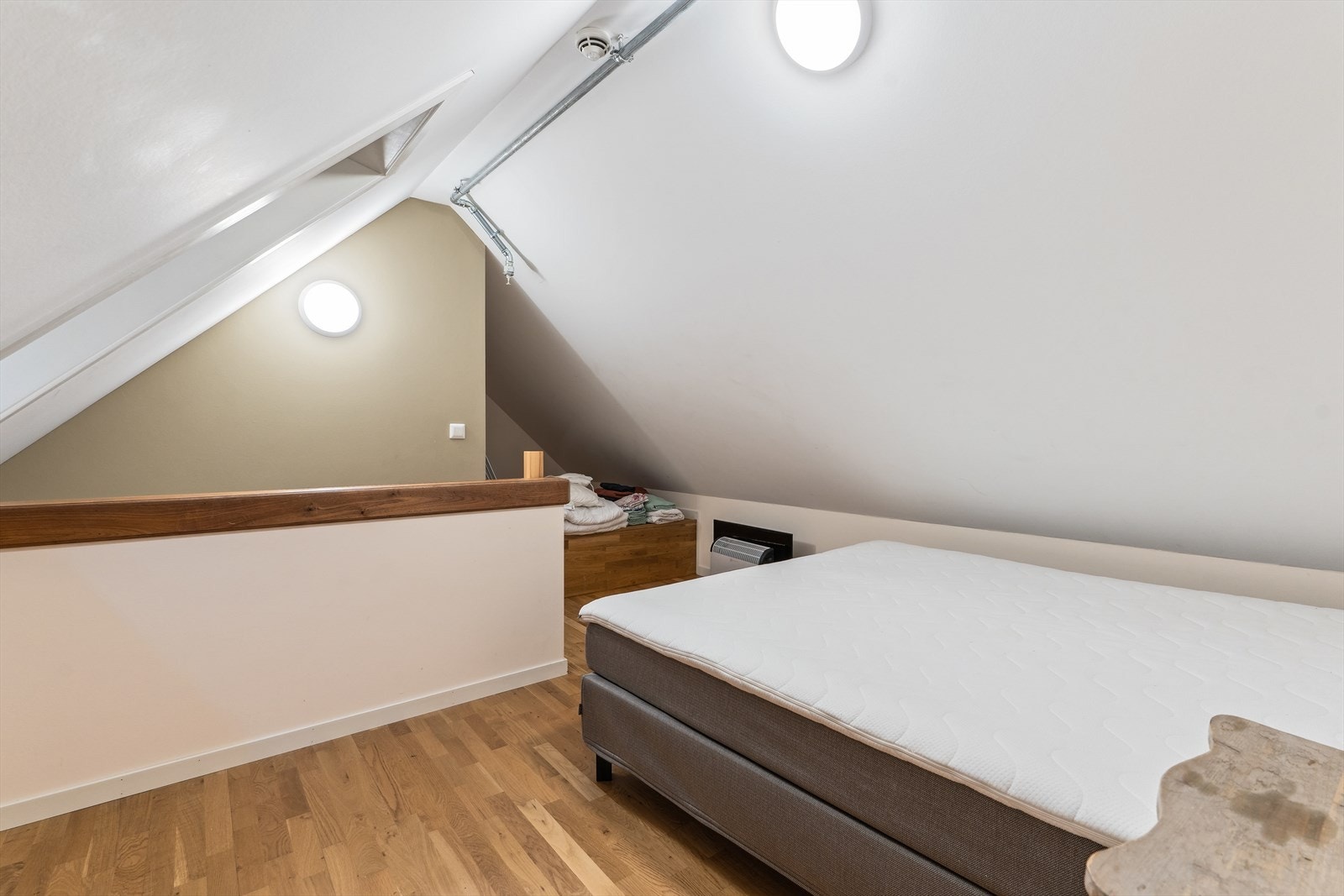 Her kan du ha plass til gjester, eller lage ei loftstove? Galleribilde