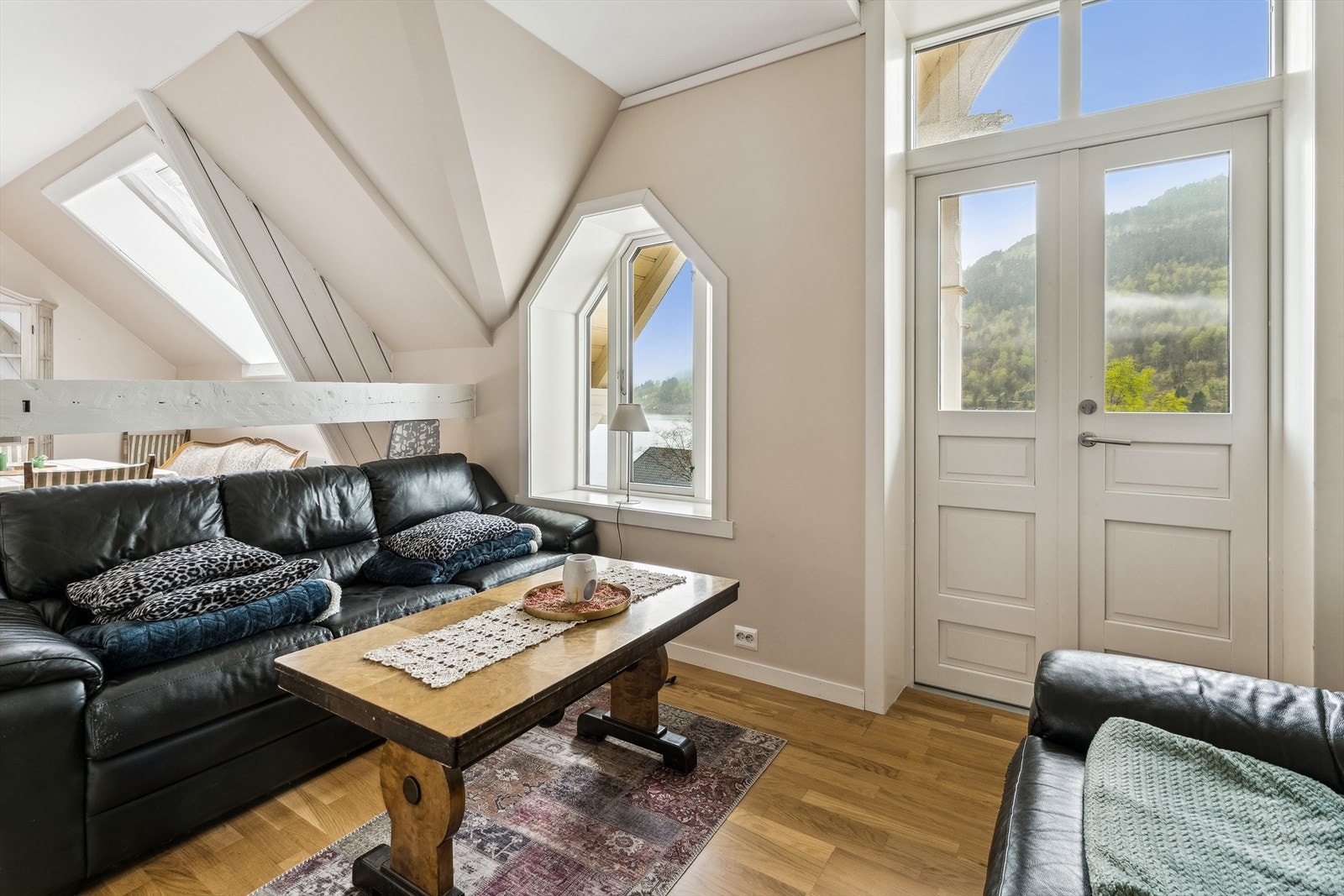 Utgang til balkong frå stova Galleribilde