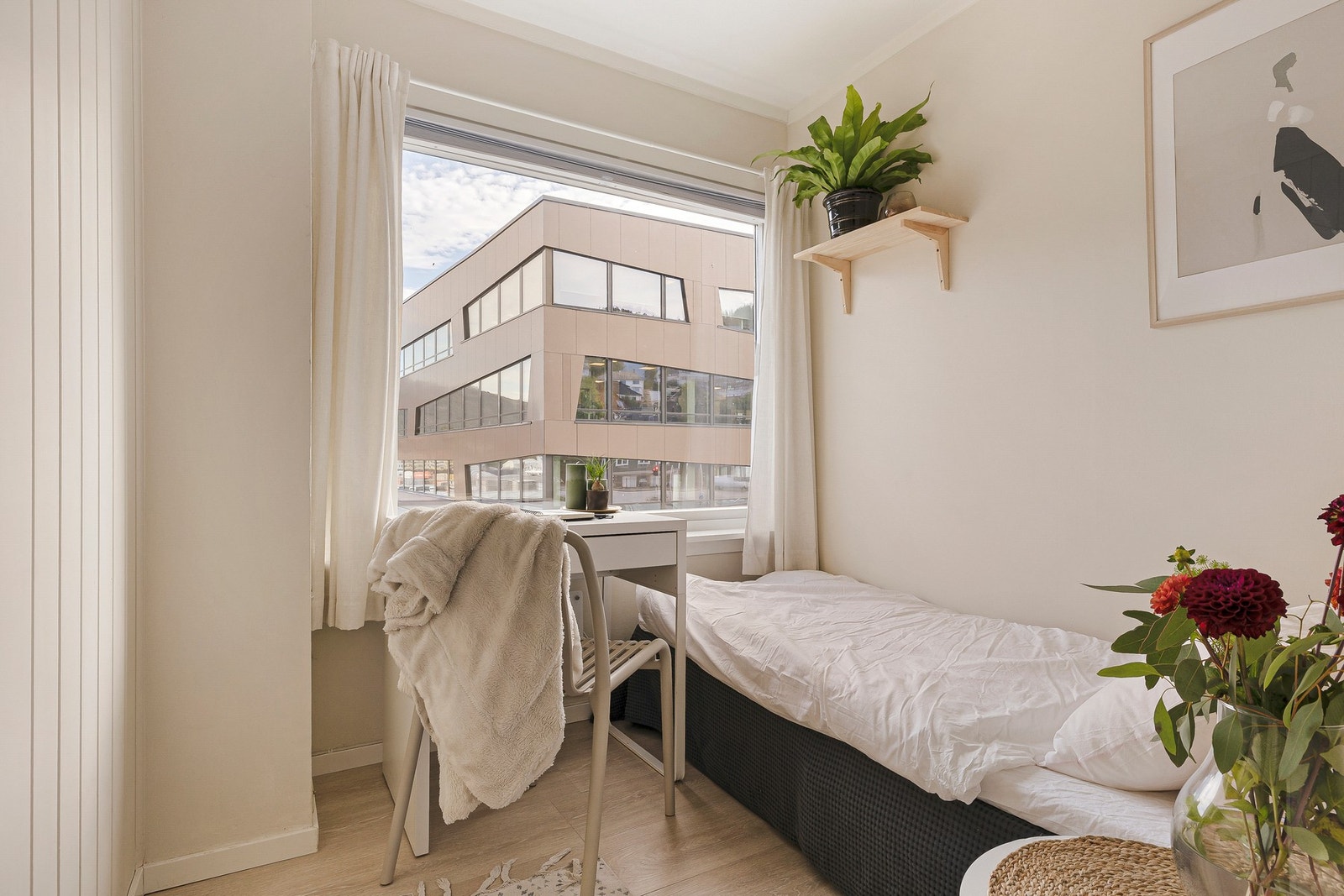 Det første rommet er godkjent for varig opphold, men måler 4,5 kvadratmeter og oppfyller derfor ikke krav til soverom Galleribilde