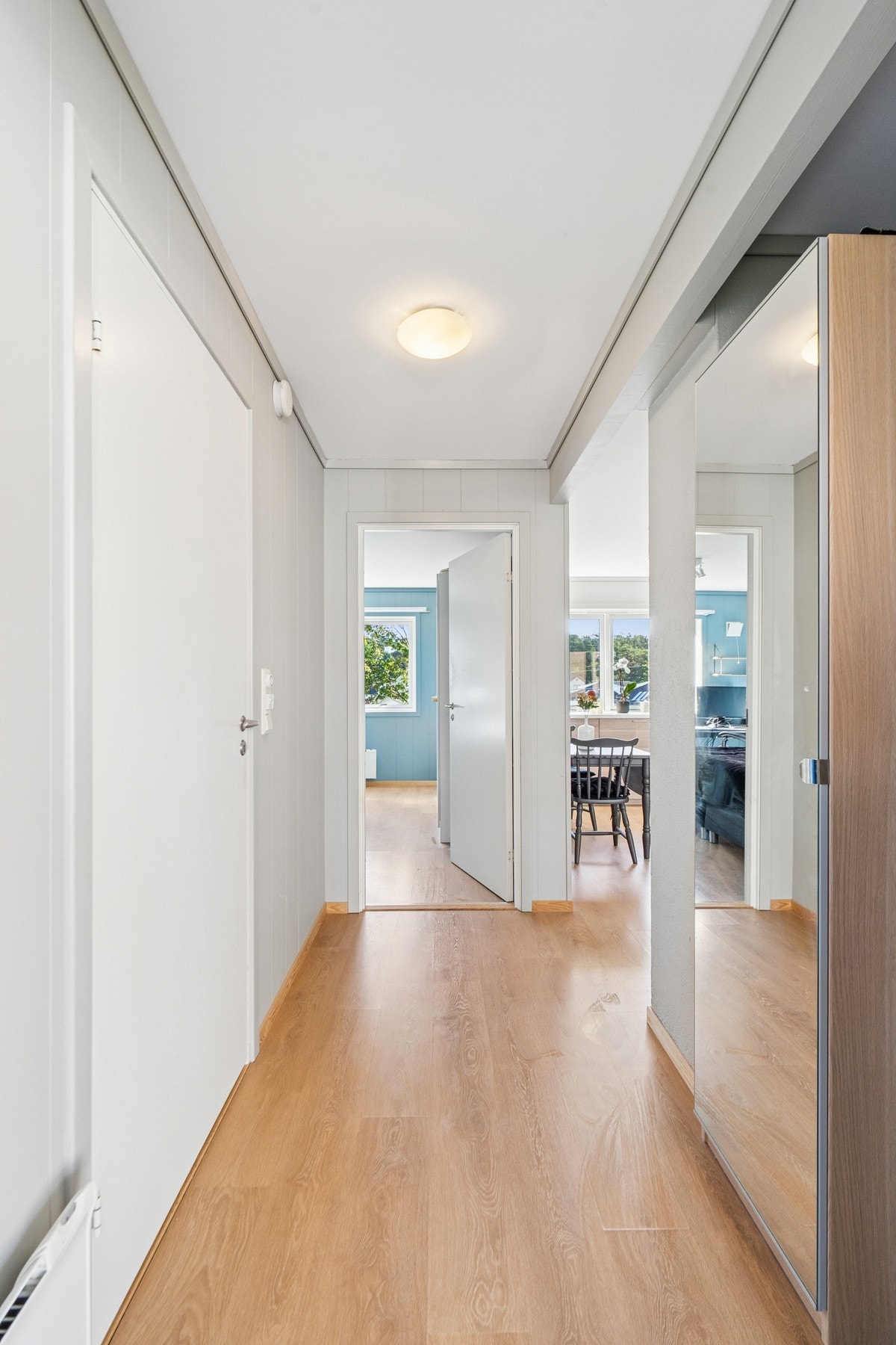 Gangen har plass til et garderobeskap, samt mer oppbevaringsplass. Galleribilde