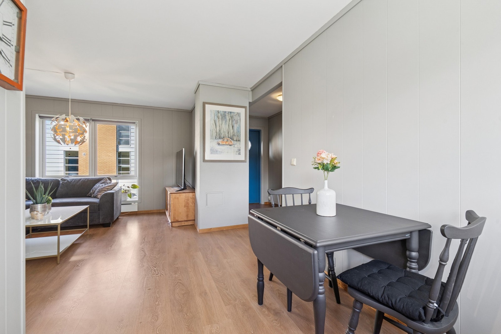 Ved kjøkkenet er det plass til et spisebord, om du ønsker et lite eller stort spisesbord. Galleribilde