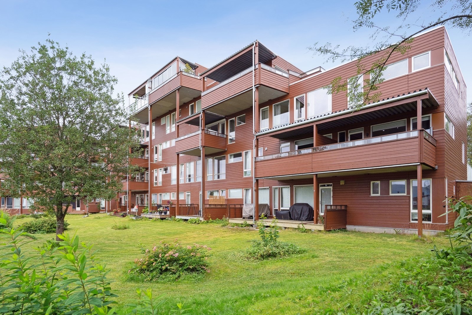 Leiligheten strekker seg over to plan og ligger i byggets 2 og 3. etasje Galleribilde