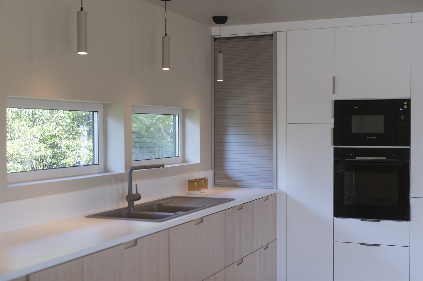 Medfulgte hvitevarer som følger med eiendommen er plateovn, mikrobølgeovn og ovn. Galleribilde