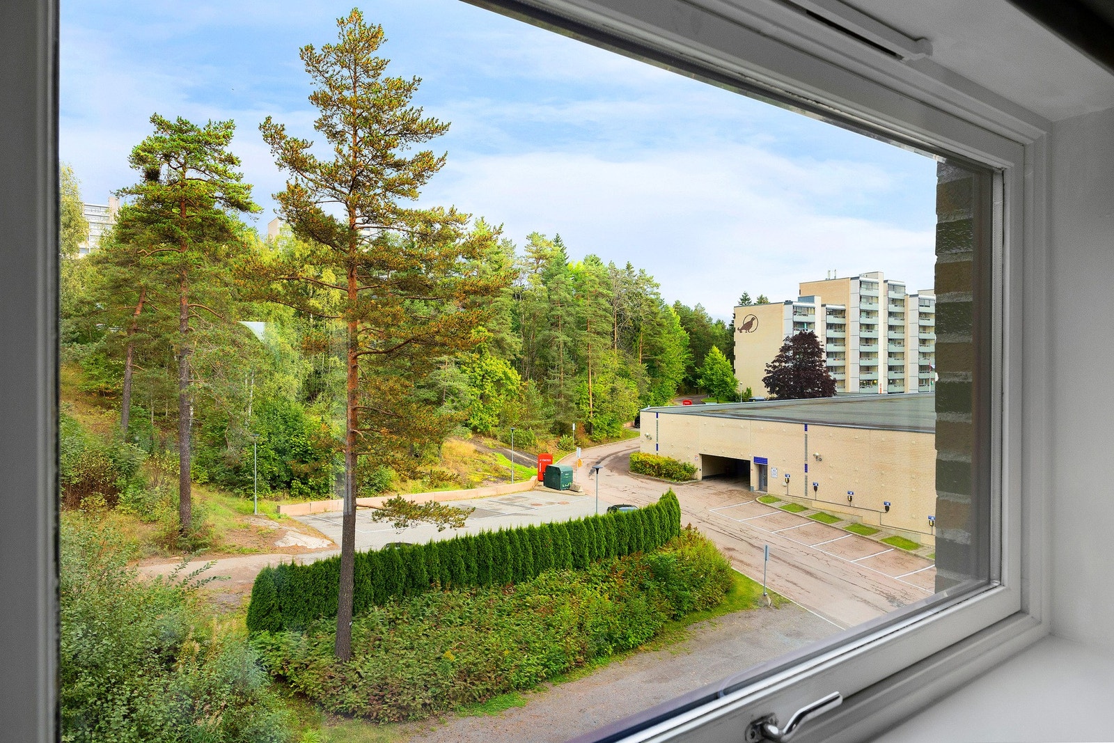 Det andre og tredje soverommet vender mot nord, og har en frodig utsikt Galleribilde