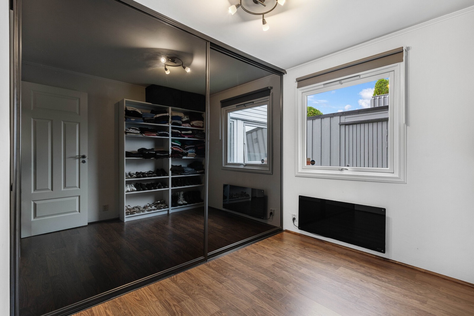 Soverom 3 - i dag benyttet som walk-in garderobe. Galleribilde