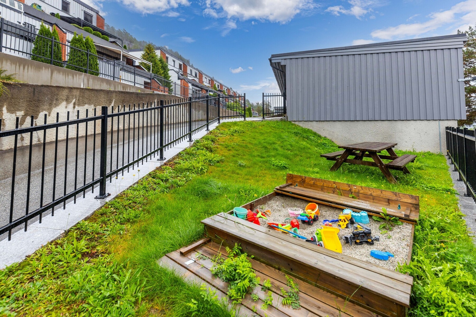 Felles hage for beboere i sameiet. Galleribilde