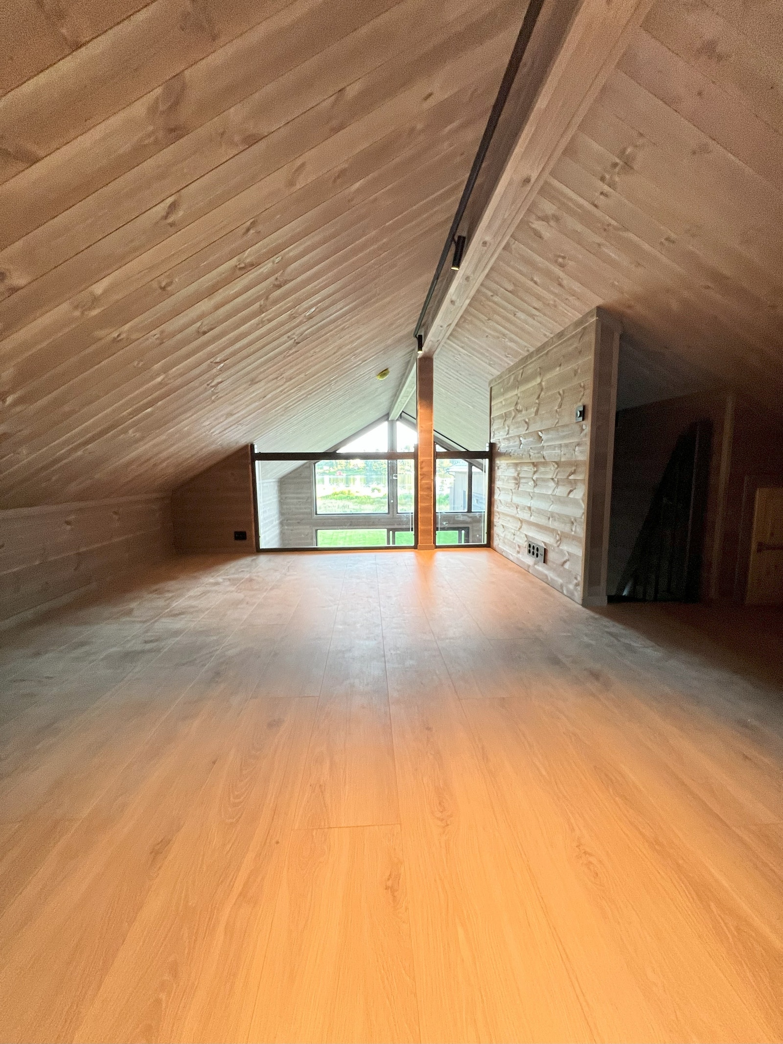 Interiørbilder i fra tilsvarende hytte oppført i et annet hyttefelt
HEMS Galleribilde