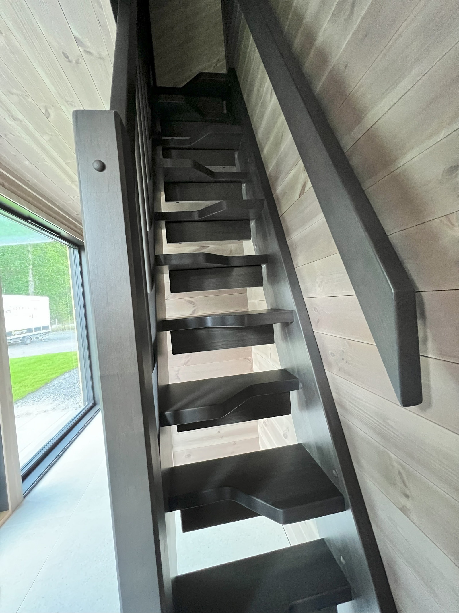 Interiørbilder i fra tilsvarende hytte oppført i et annet hyttefelt
TRAPP OPP TIL HEMS Galleribilde