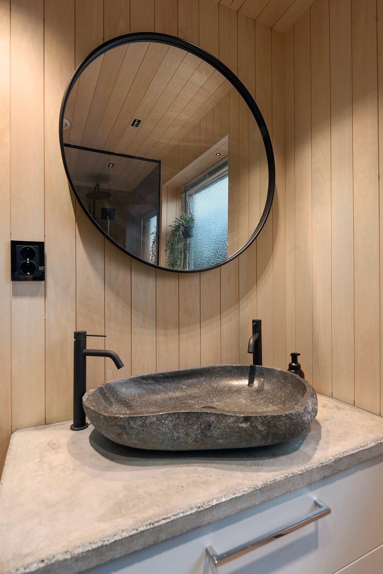 Servanten passer perfekt til stilen i etasjen og kompletterer det helhetlige uttrykket Galleribilde