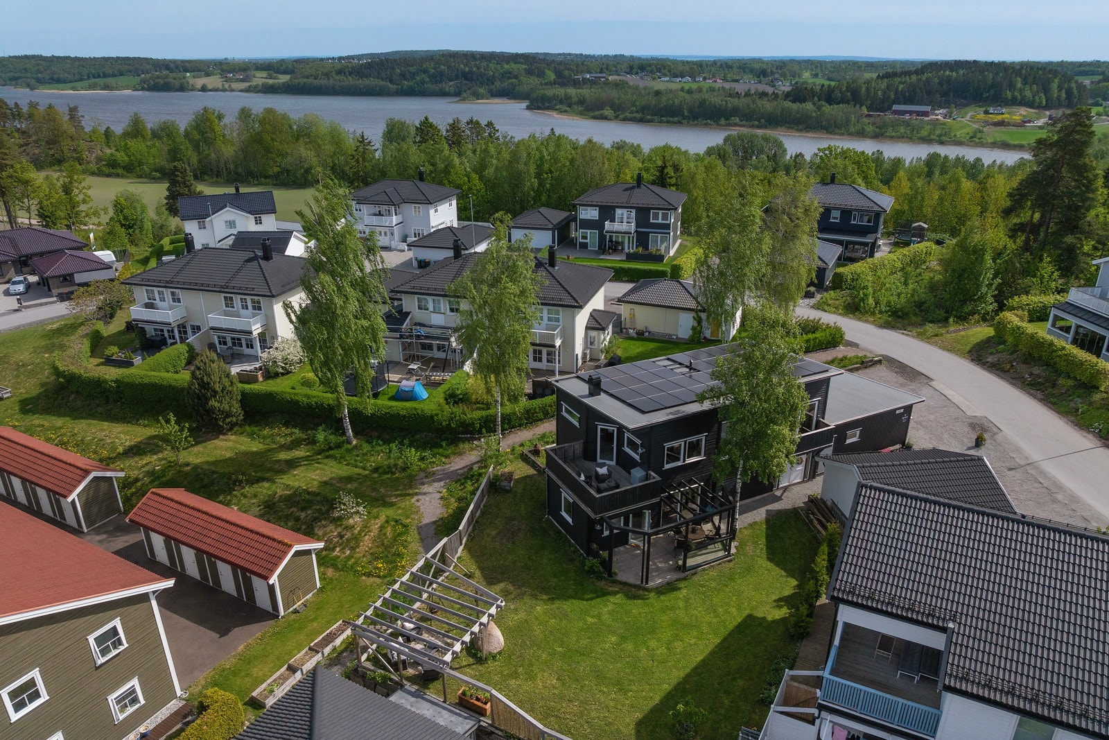 Eiendommen ligger i et nyere villaområde kun få minutter fra Stokke sentrum Galleribilde