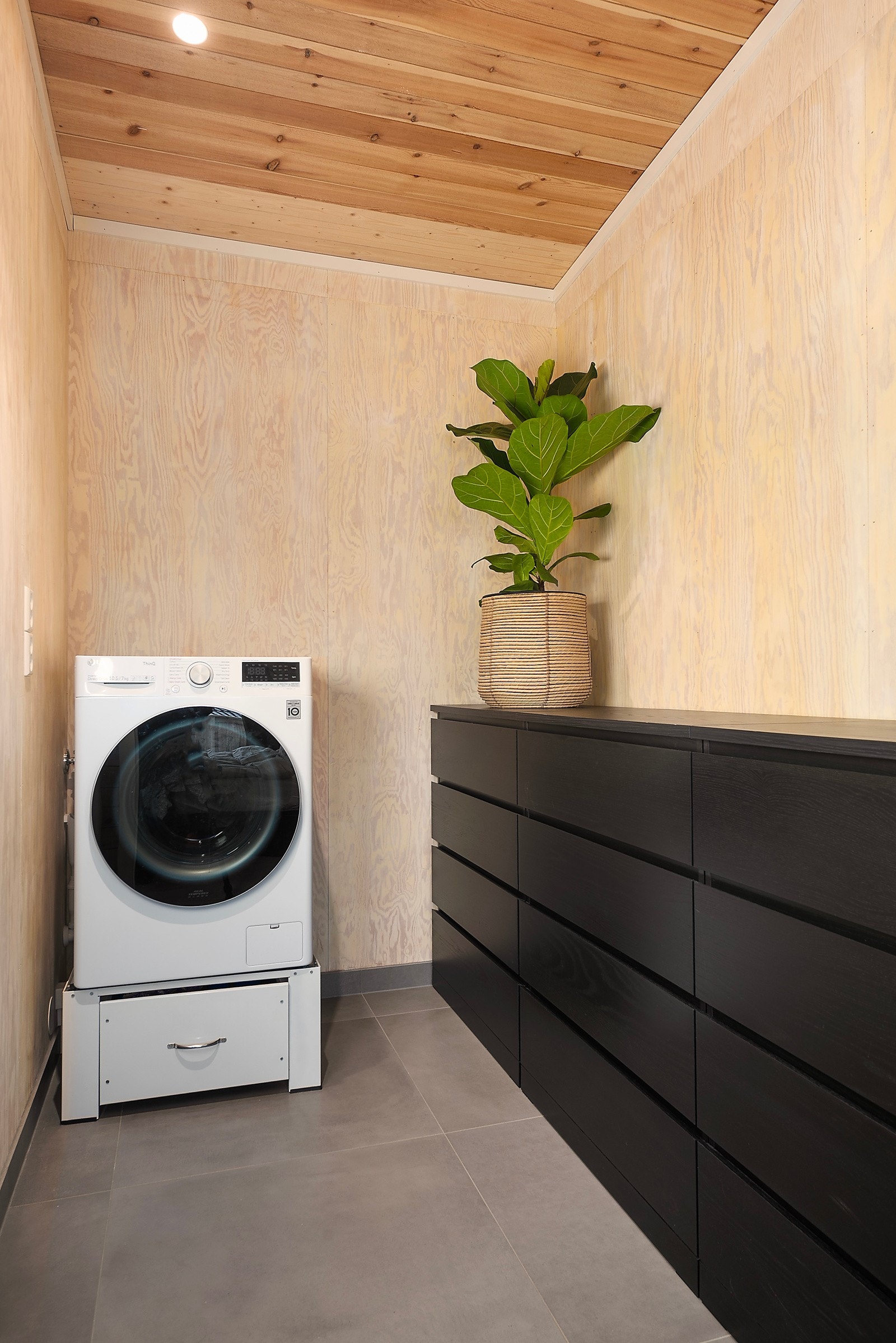 Her har du gode muligheter til å skape din drømmegarderobe, med plass til oppbevaring og tilpasning etter behov Galleribilde